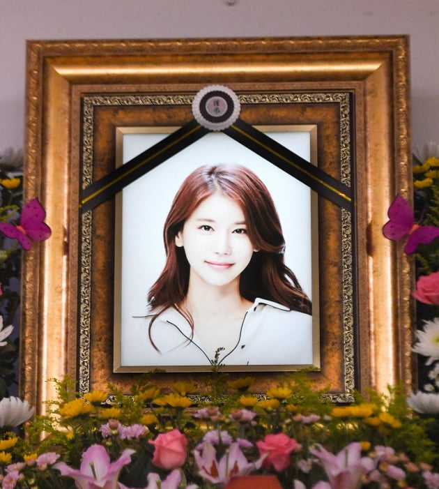 갑작스럽게 세상을 떠난 故 배우 오인혜 씨의 빈소가 인천중구 신흥동 인하대학교부속병원 장례식장에 마련됐다. 