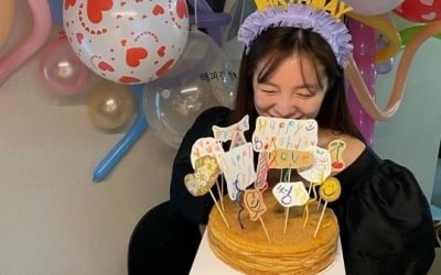 '정조국♥' 김성은, 38번째 생일…두 아들 사이에서 '활짝'