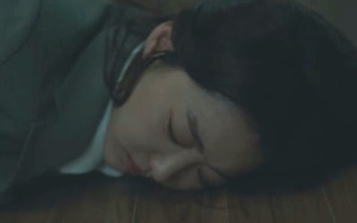 '악의 꽃' 장희진, 김지훈에게 피습…문채원 대신 희생했다 '충격 엔딩'