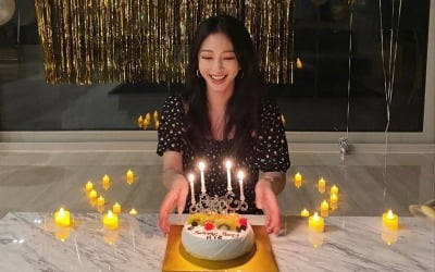 한예슬, 40번째 생일에 함박웃음…세월 비껴가는 미모