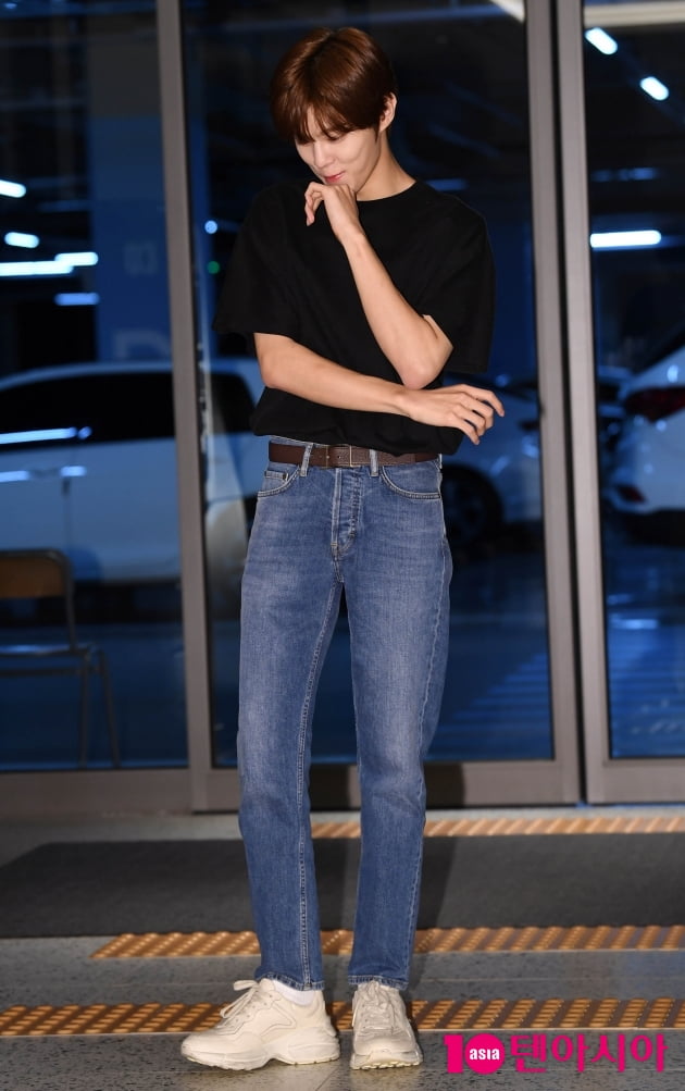 [TEN 포토] 김우석 '청바지가 잘 어울리는 남자'