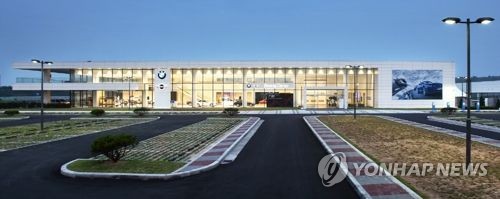 인천 BMW 드라이빙센터서 시승 차량 전복…4명 다쳐