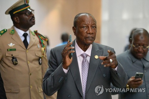 민주화 노력 물거품 되나…82세 기니 대통령, 3선 도전