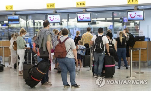 '코로나멍청이'로 가득 찼던 영국행 비행기…결국 확진자 속출