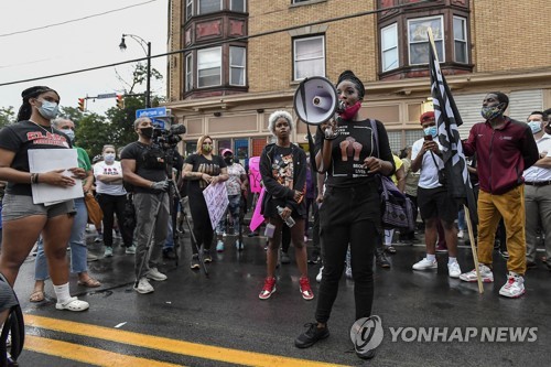 경찰에 '복면 질식사'한 뉴욕 흑인…인종시위 새 뇌관되나