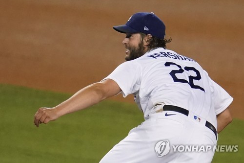 커쇼, MLB 역대 3번째 최연소 2천500탈삼진…다저스 5연승