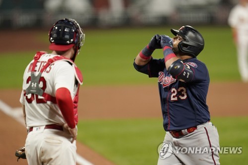 세인트루이스 위터스, 만루서 투수와 19구 접전…MLB 신기록