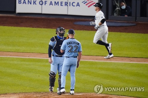 MLB 양키스, 역대 최초 3G 연속 6홈런…토론토는 싹쓸이패