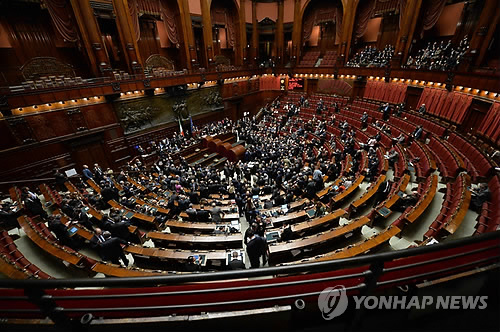 고비용 정치 바뀔까…이탈리아 의원수 감축 국민투표 '촉각'