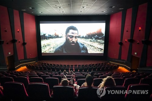 코로나 대유행에 극장가도 침통…'원더우먼 1984' 또 개봉연기