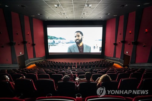 "미 온라인 출시 '뮬란', 극장 개봉 '테넷' 압도"