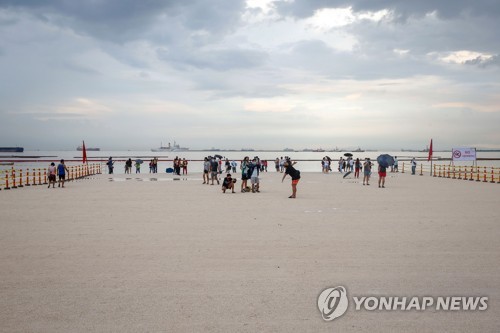 필리핀 인공 백사장에 몰린 인파 탓에 경찰서장 직위해제