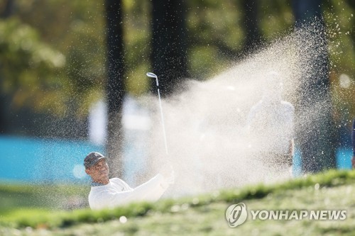 벙커 들어가기 바빴던 우즈, 10오버파…윙드풋서 또 컷 탈락(종합)