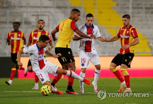 코로나19로 주전 대거 이탈…PSG, 승격팀 랑스에 0-1 패배