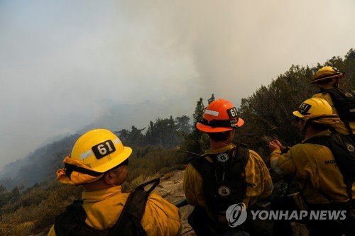 화마 피한 116년 역사 미 윌슨천문대 "물 한방울까지 동원"