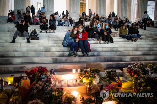 "미 유권자들, 바이든이 후임 대법관 임명하길 원한다"