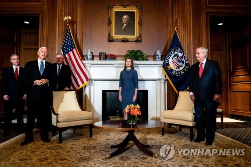 미 대법관 '인준 전쟁' 서막…배럿 지명자 상원 예방