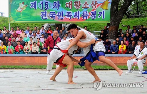 북한, 코로나19·수해로 멀어진 '풍요로운 추석'