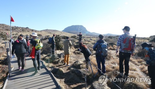 코로나 확진자로 한라산 대피소·쉼터 임시 폐쇄…"등산은 가능"