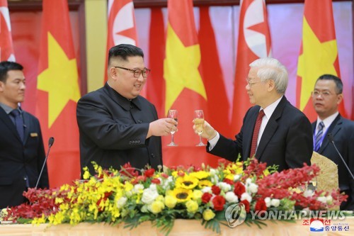 김정은, 베트남 주석에 축전…"정상회담 합의대로 친선 발전"