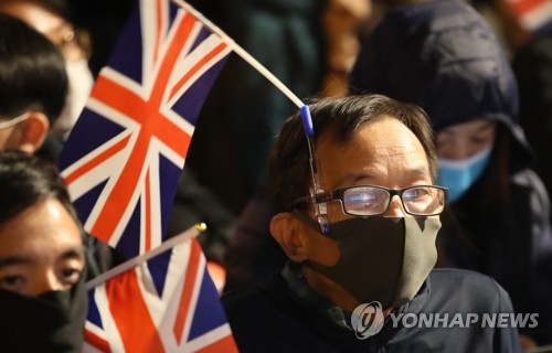 정치적 불안정에…작년 영국여권 갱신한 홍콩인 8배 폭증