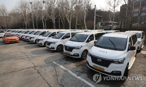 카카오, '배차 몰아주기 논란' 경기도에 대형승합 택시 추진