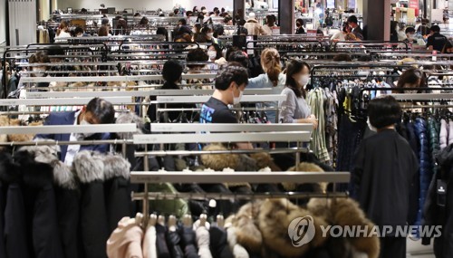 긴 장마에 '집콕' 쇼핑 20%↑…가구·가전도 온라인으로 산다