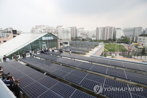 "학교 태양광 5천억 투자…年생산량 불과 120억원어치"