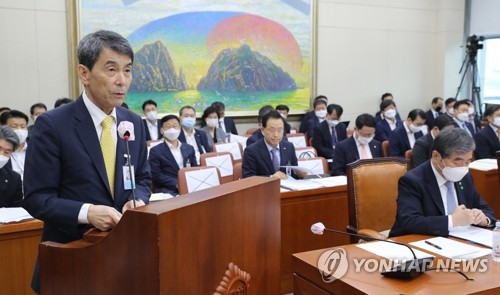 연임 이동걸 산은 회장…아시아나 플랜B·뉴딜펀드 과제 산적