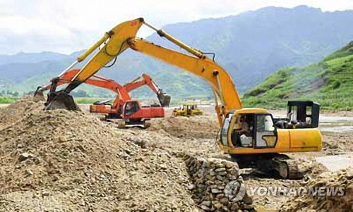 북, 태풍피해 복구 분주…군 동원 농작물 세우고 주택 보수