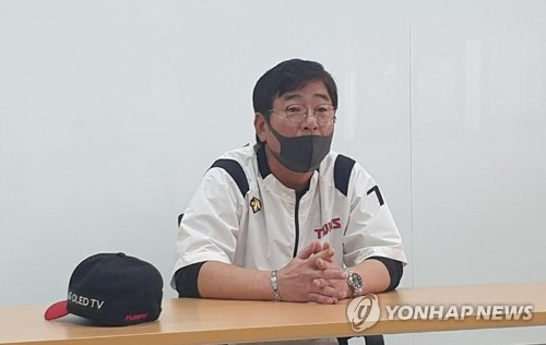 류중일 LG 감독 "불펜 문제, 대안 없어…믿고 맡겨야"