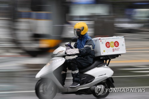 '라이더' 배달 안전하게…경남 이륜차 교통안전 챙긴다