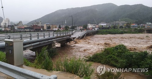 붕괴 직전 필사의 손짓…참사 막은 의인 "잘한 것도 없는데"