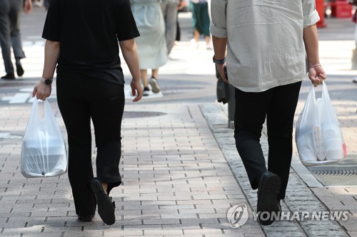 코로나 일상 침투…내일부터 수도권 프랜차이즈 빵집도 영업제한