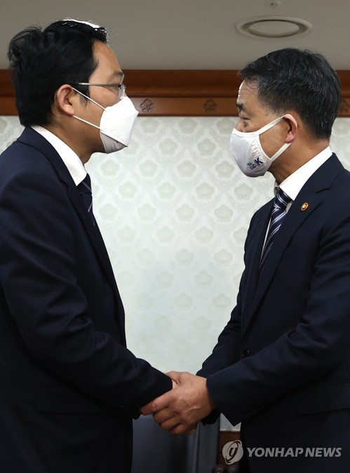 의협 "고발 전공의·국시거부 의대생 구제할 것"