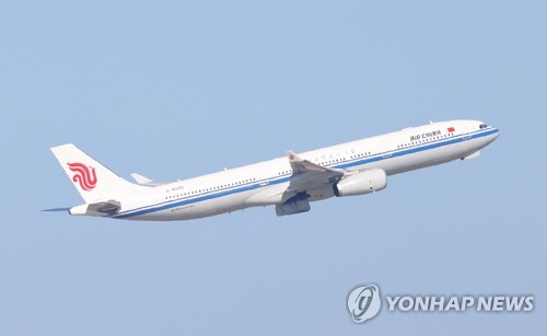 '코로나 승리 자신감' 중국, 입국 규제 풀고 수입박람회까지