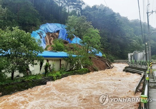 '태풍 연타' 강원 동해안 휘청…1명 실종·주민 313명 대피