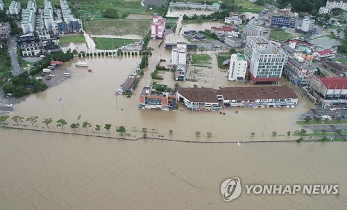 "오늘 무너져도 이상하지 않아" 상습 침수 진안상가 안전 불안