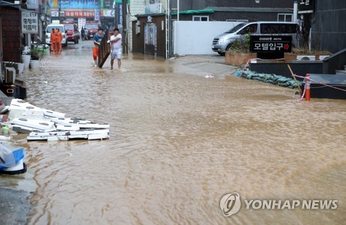 잇단 태풍 휩쓴 경북…특별재난지역 지정되도록 피해 신속 조사