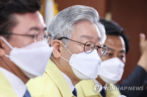 이재명 "의사고시 거부 의대생 구제, 원칙적으로 허용 말아야"