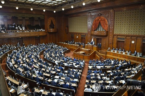 日 스가 총리 선출·아베 사퇴…7년8개월 만의 총리 교체
