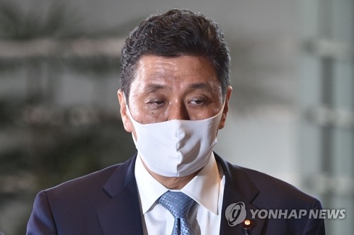 아베, 퇴임 3일만에 야스쿠니 참배…극우 결집해 상왕 정치?