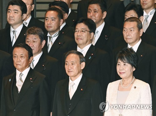 스가 "어쨌든 1년내 국회해산·총선"…임기연장 의향 내비쳐