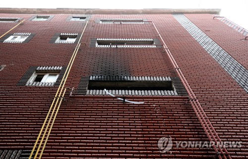 '라면 화재' 형제 엿새째 의식 불명…온정의 손길 잇따라