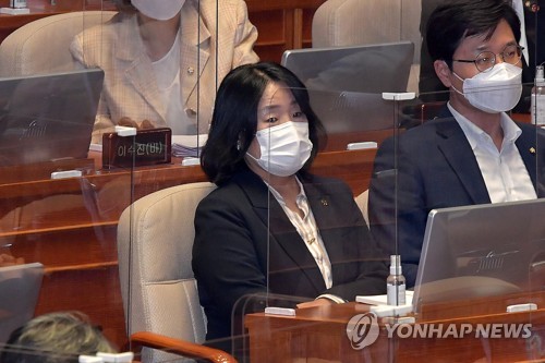 '윤미향 사건' 내달 26일 재판 시작…8개 혐의(종합)