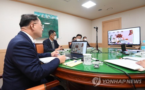 홍남기 G20서 "철저한 방역과 적정 경제활동 균형 중요"