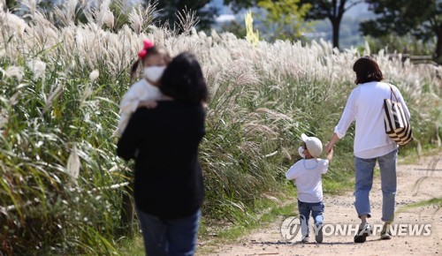 쾌청한 가을 하늘…중부지방 한때 비