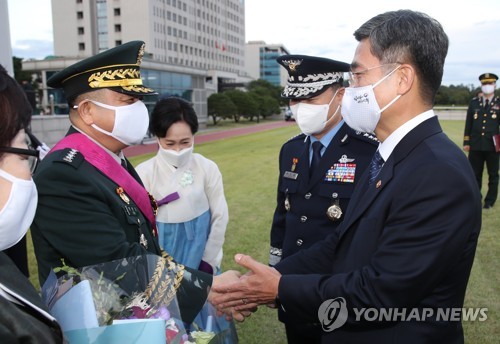 38년만에 군복 벗는 박한기…"이젠 '평생전우' 아내 지휘받겠다"(종합)