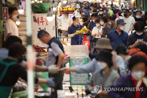 추석 앞둔 주말 공원·바다 북적…전통시장도 '활기'