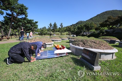 추석 앞둔 주말 공원·바다 북적…전통시장도 '활기'